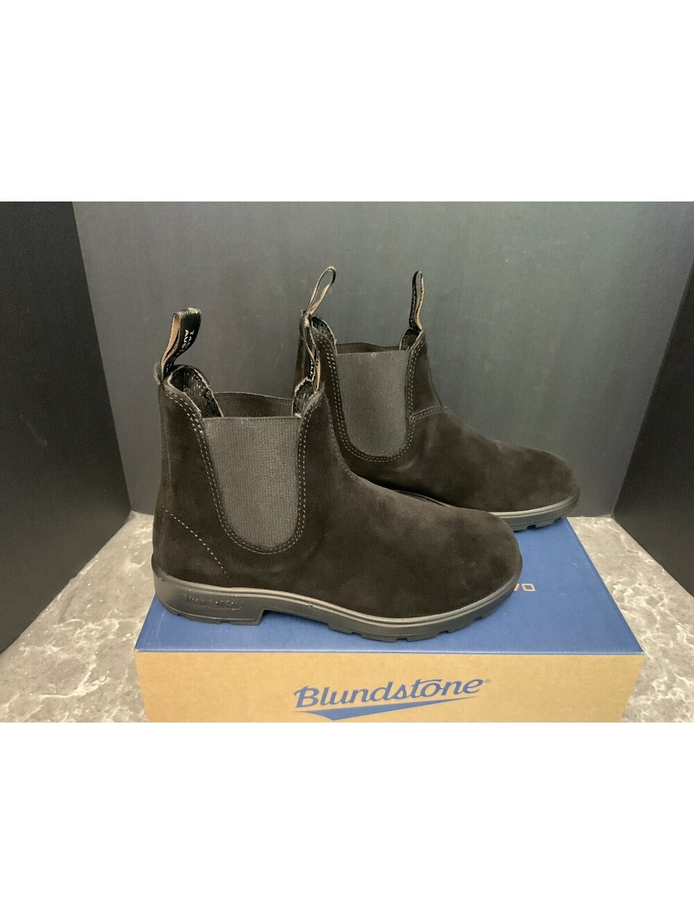 New! Womens Blundstone #2405 Black Suede Leather Chelsea Boots. AU 5.5. US 8.5.